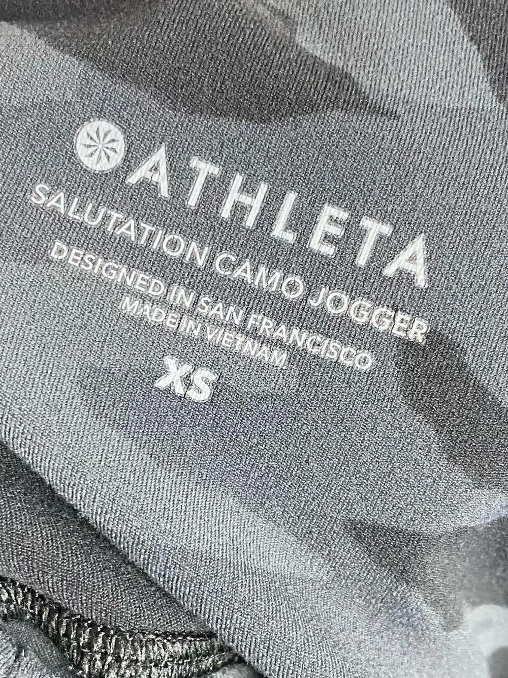 Athleta Salutation Camo Jogger Womens Size XS Black Gray Ankle Crop Pockets Grey